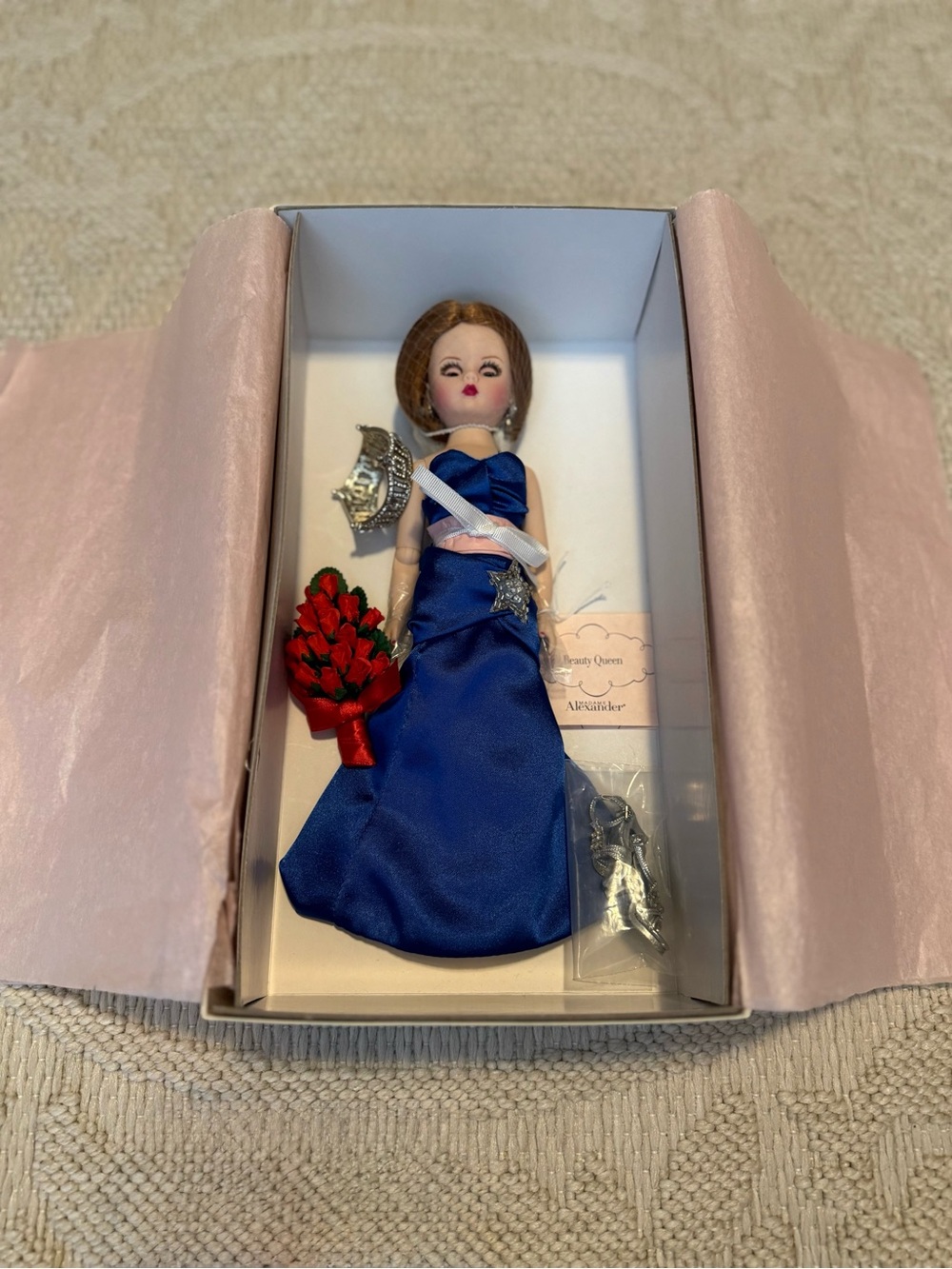 Madame Alexander Beauty Queen Doll 62031 - box signed by 12 Miss Americas!